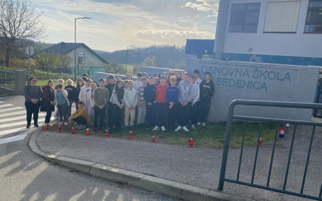 Paljenje lampaša povodom Dana sjećanja na žrtve Domovinskog rata te žrtve Vukovara i Škabrnje