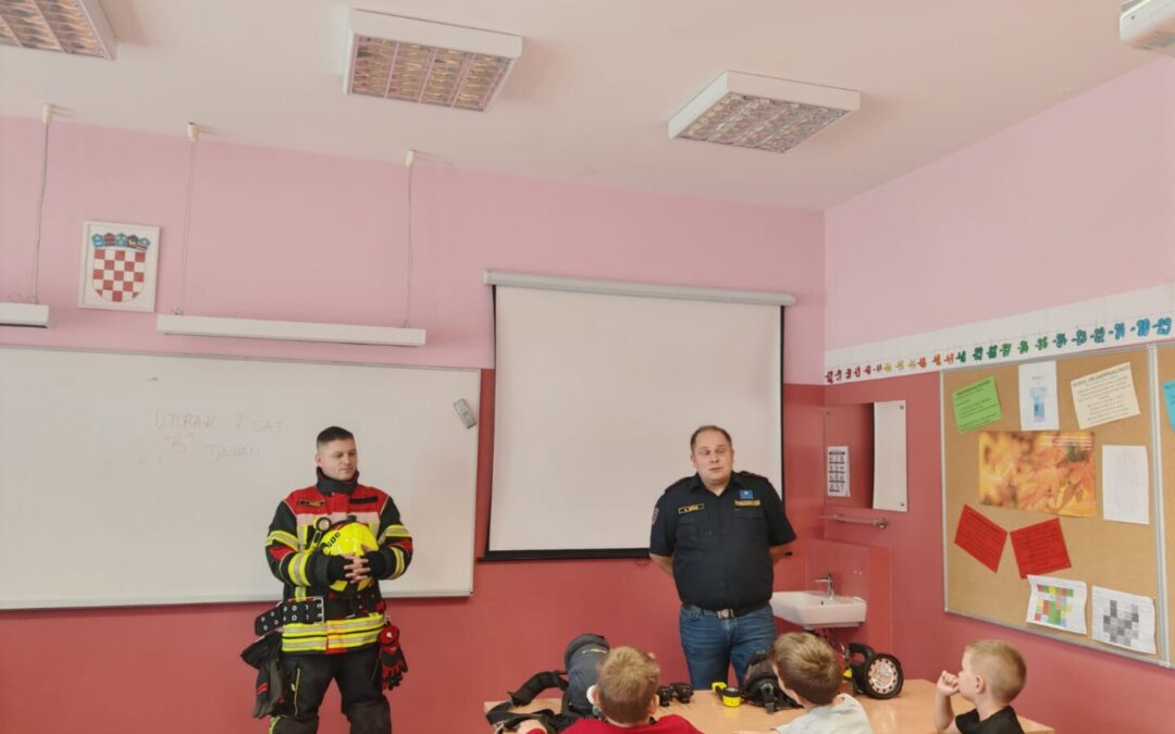 Mali vatrogasci ugostili lokalne heroje